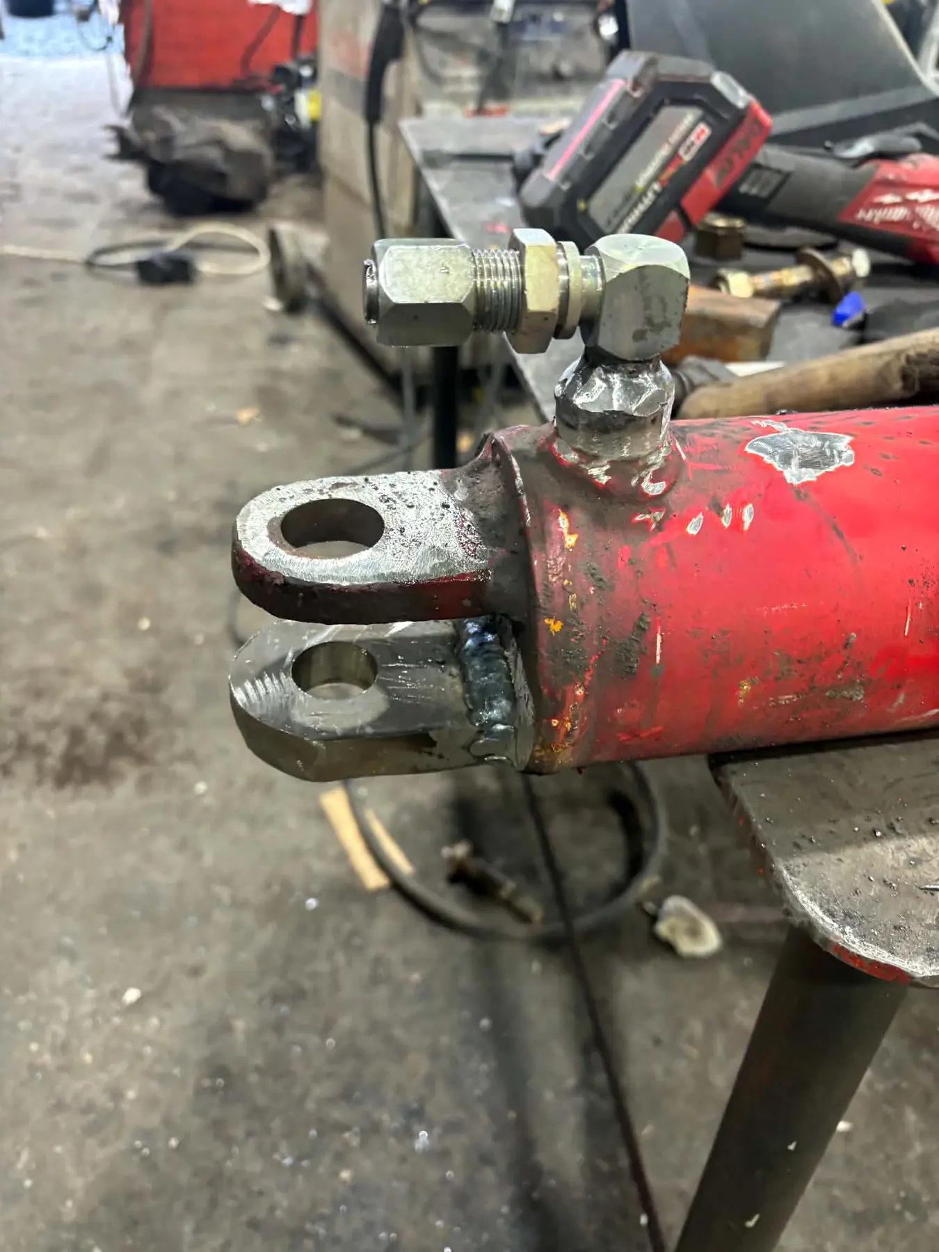 Point d'attache de machinerie reconstruit et équipé d'un graisseur